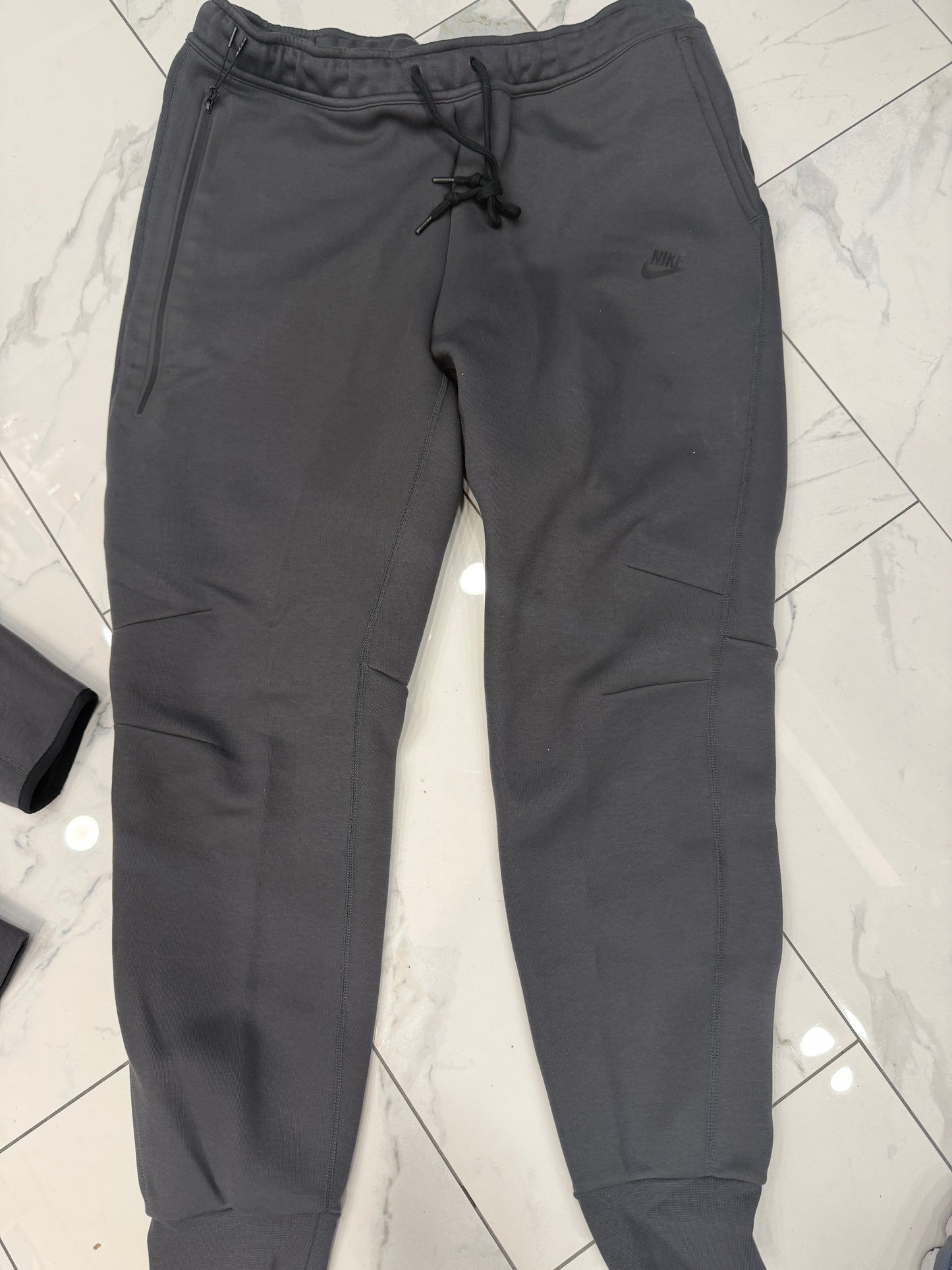 Nike Men's Tech Fleece Zip Hoodie & Pants Set (Charcoal)