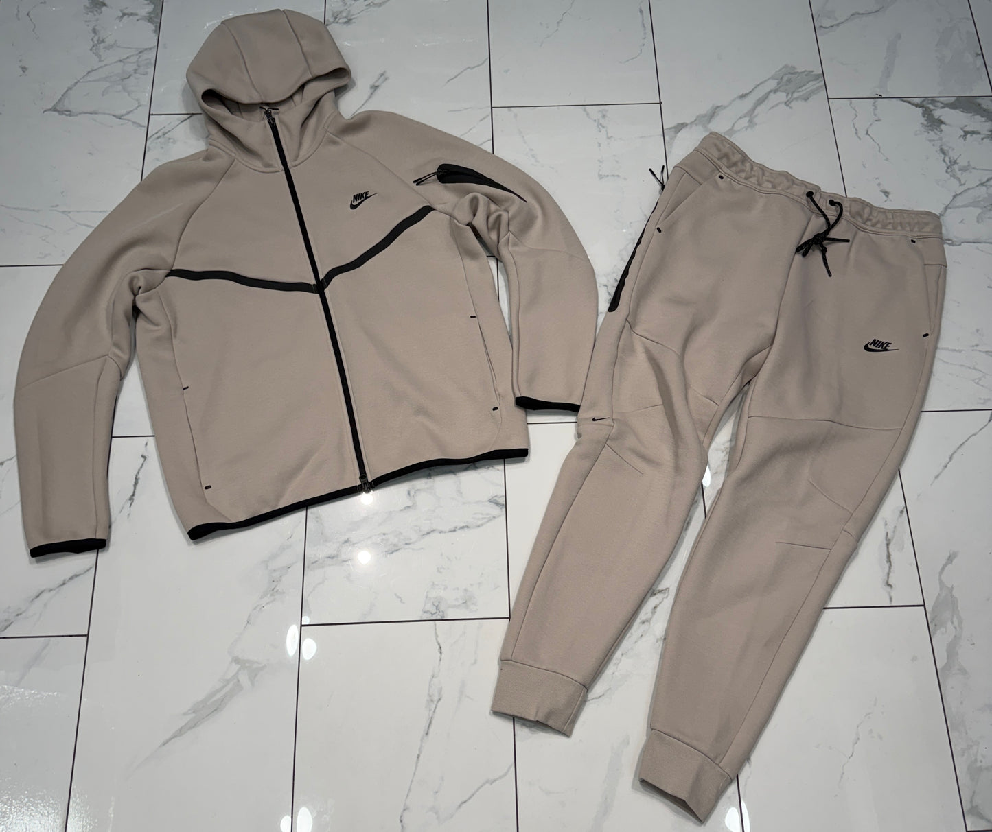 Nike Men's Tech Fleece Zip Hoodie & Pants Set (Beige)