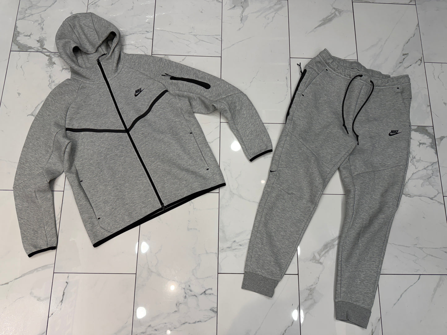 Nike Men's Tech Fleece Zip Hoodie & Pants Set (Grey)