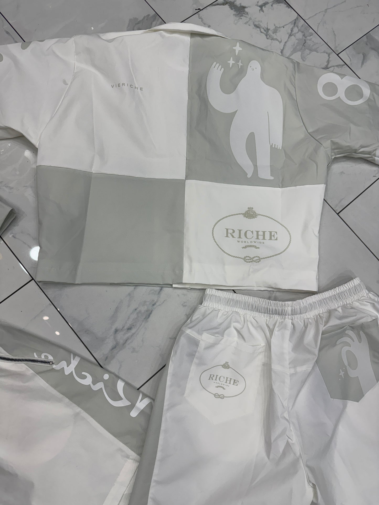 Vie Riche Tribal Set (White) U