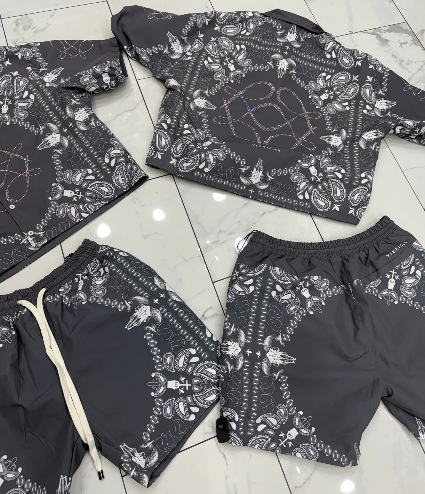 Vie Riche Reversible Paisley Set U