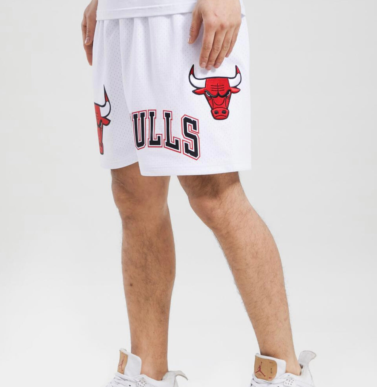 Pro Standard Men's Chicago Bulls Elevated Patch Shorts - White